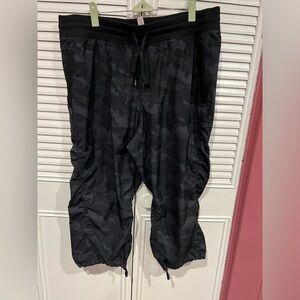 Capri pants by RBX in camouflage